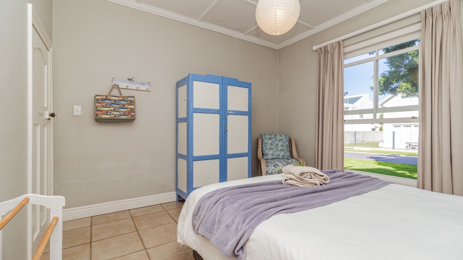 To Let 5 Bedroom Property for Rent in Onrus Western Cape